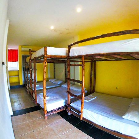 Kiwi Suites Hostel Montanita Exterior photo
