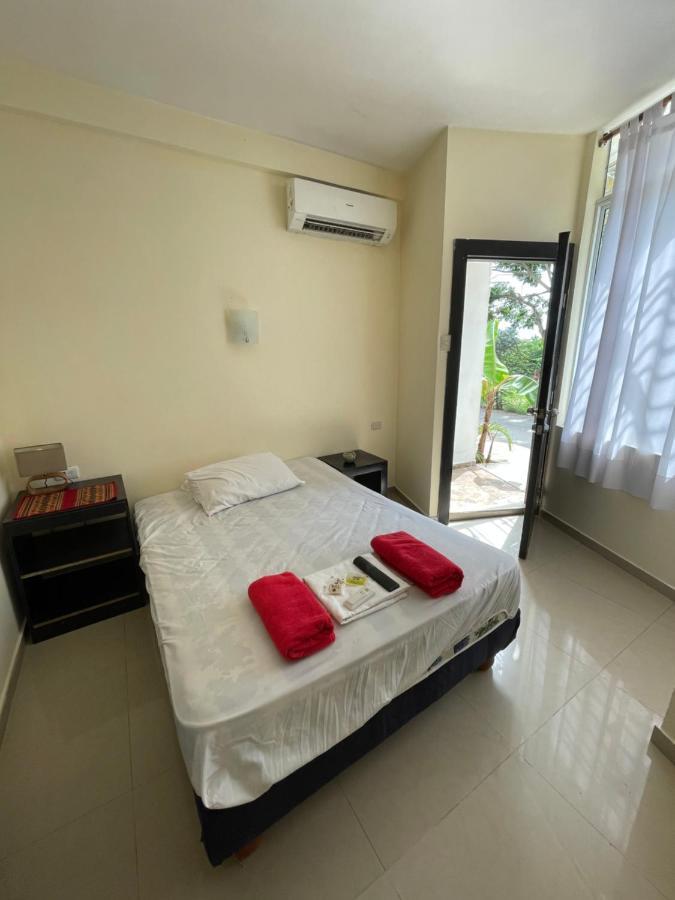 Kiwi Suites Hostel Montanita Exterior photo